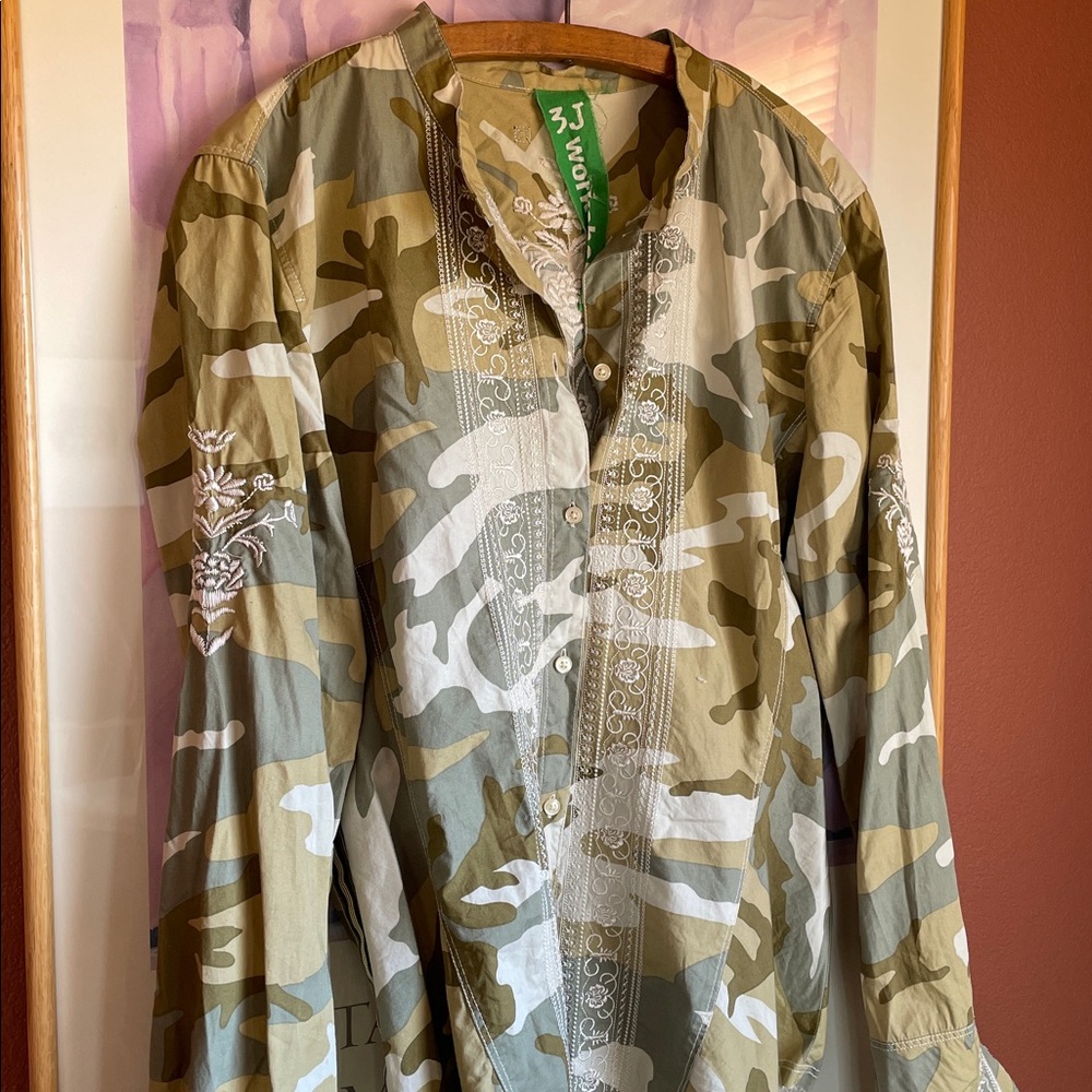 Johnny Was 3J Workshop Embroidered Cotton Camo Ribbon Trim Blouse, Size XL - Picture 2 of 11